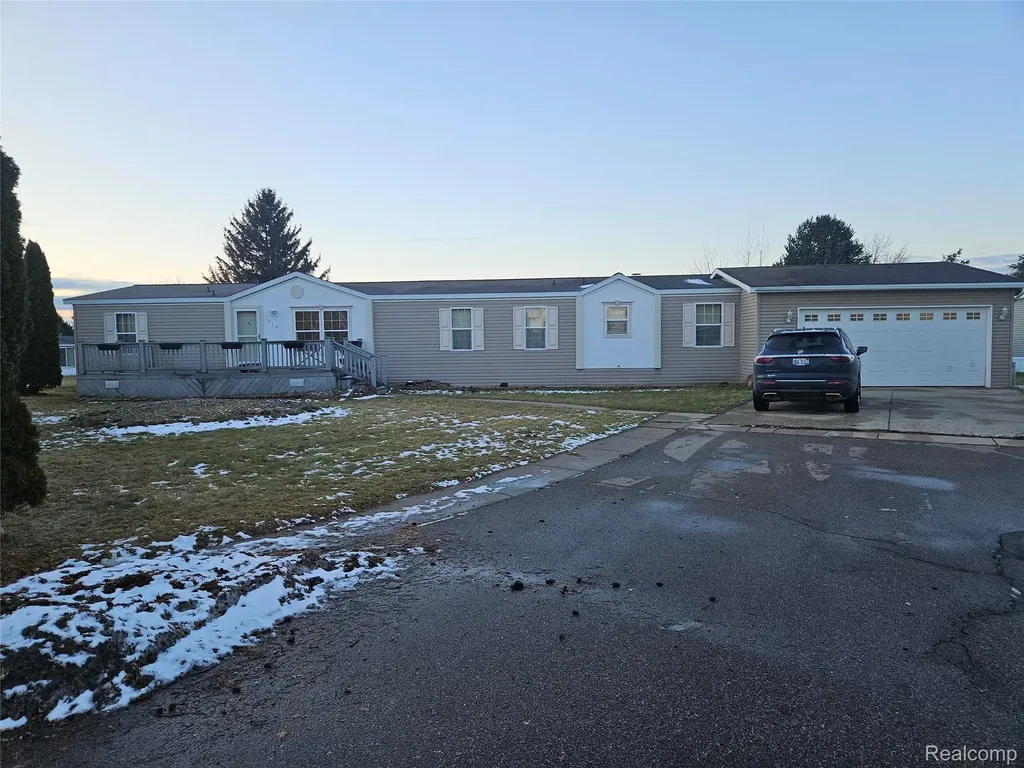 312 Black Oak Flint City MI 48506