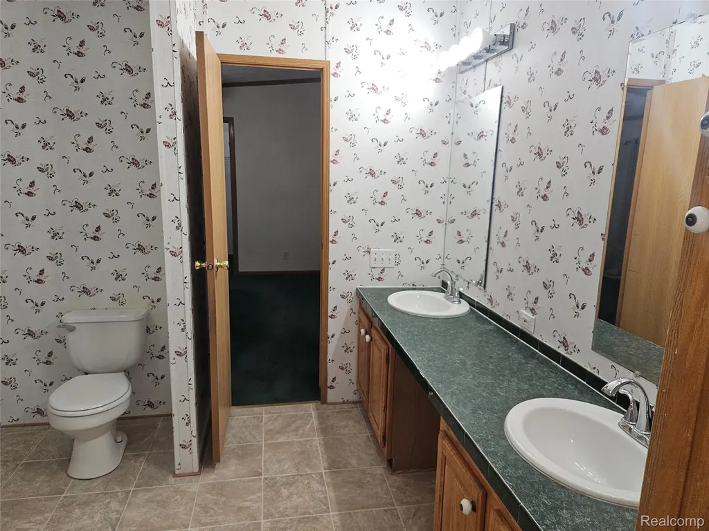 312 Black Oak Flint City MI 48506