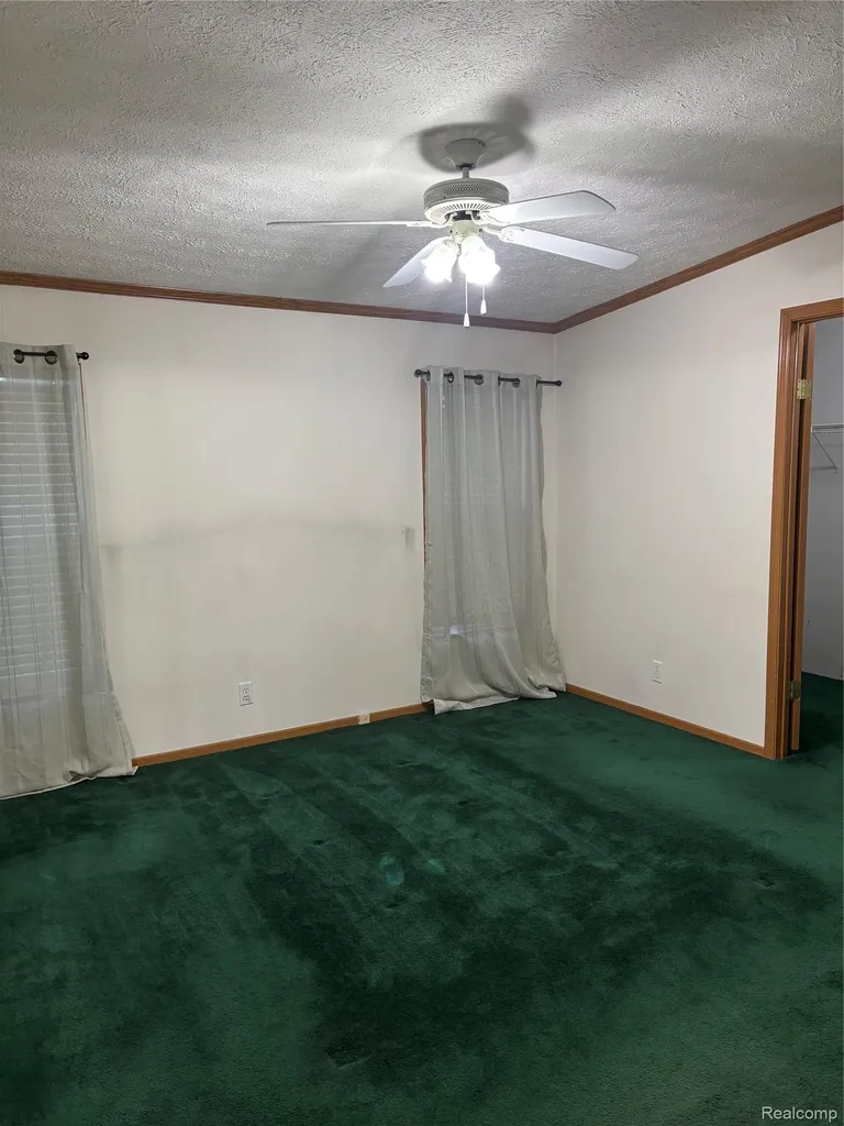 312 Black Oak Flint City MI 48506