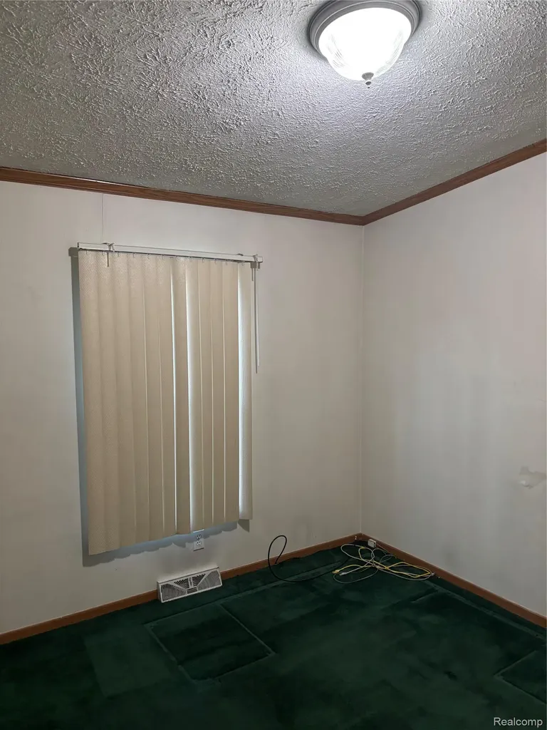 312 Black Oak Flint City MI 48506