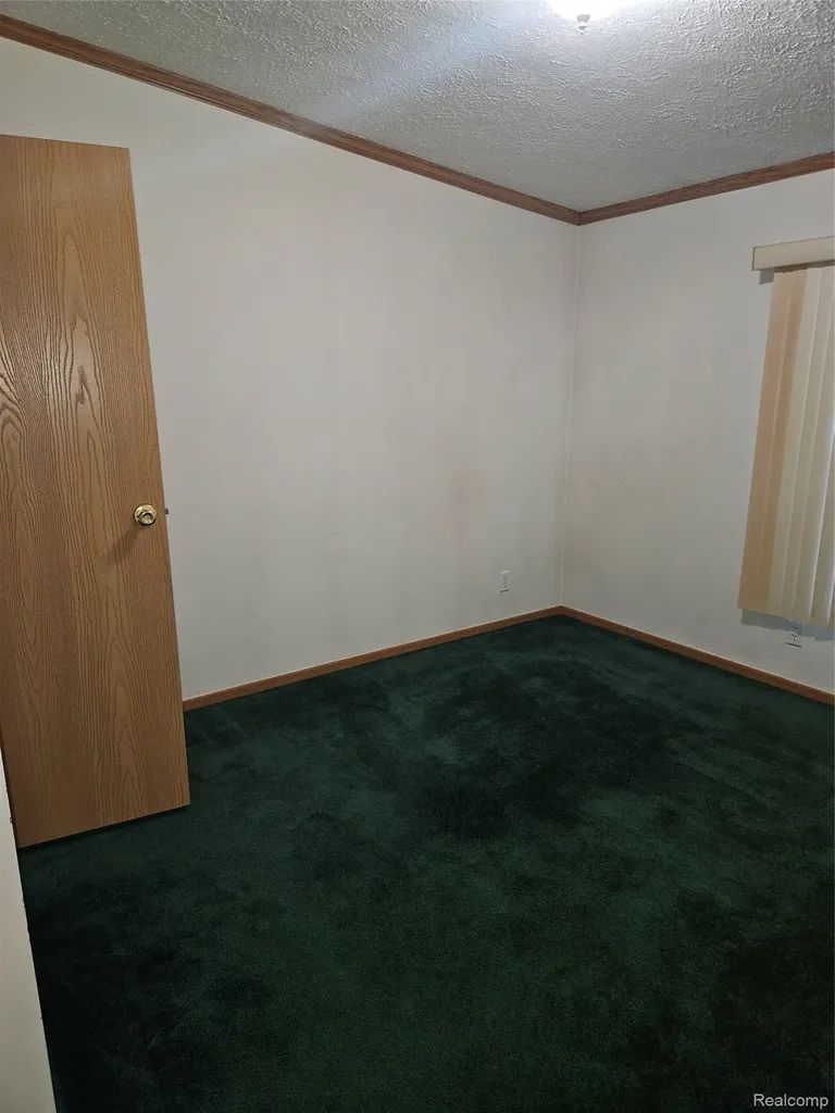 312 Black Oak Flint City MI 48506