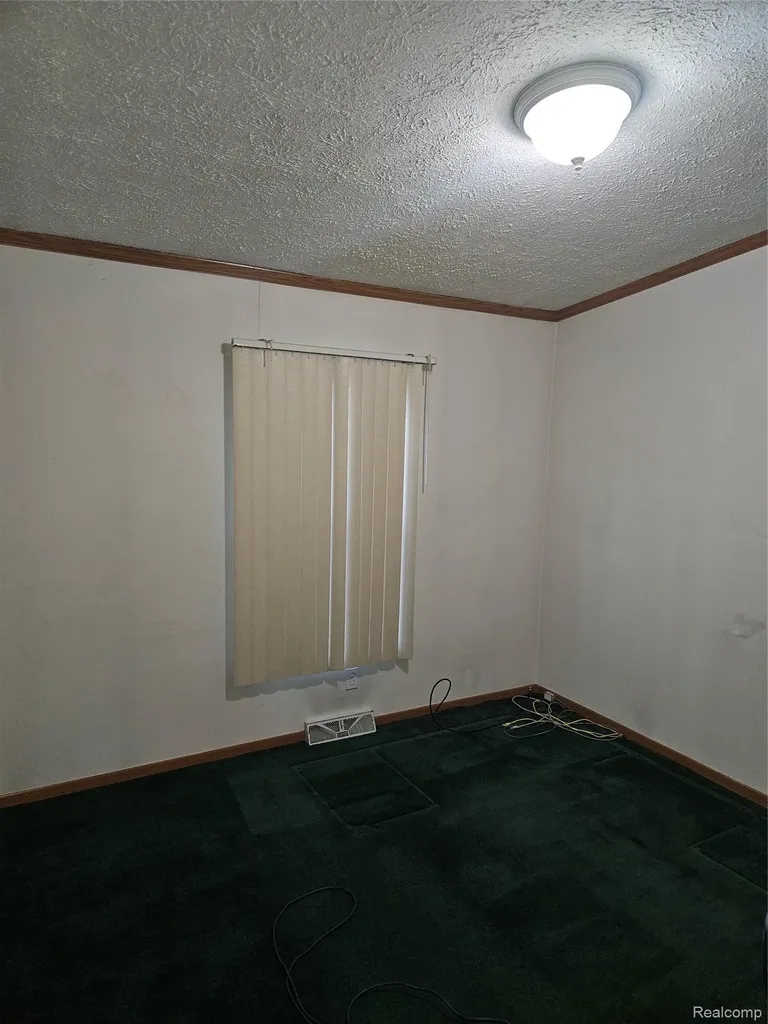 312 Black Oak Flint City MI 48506