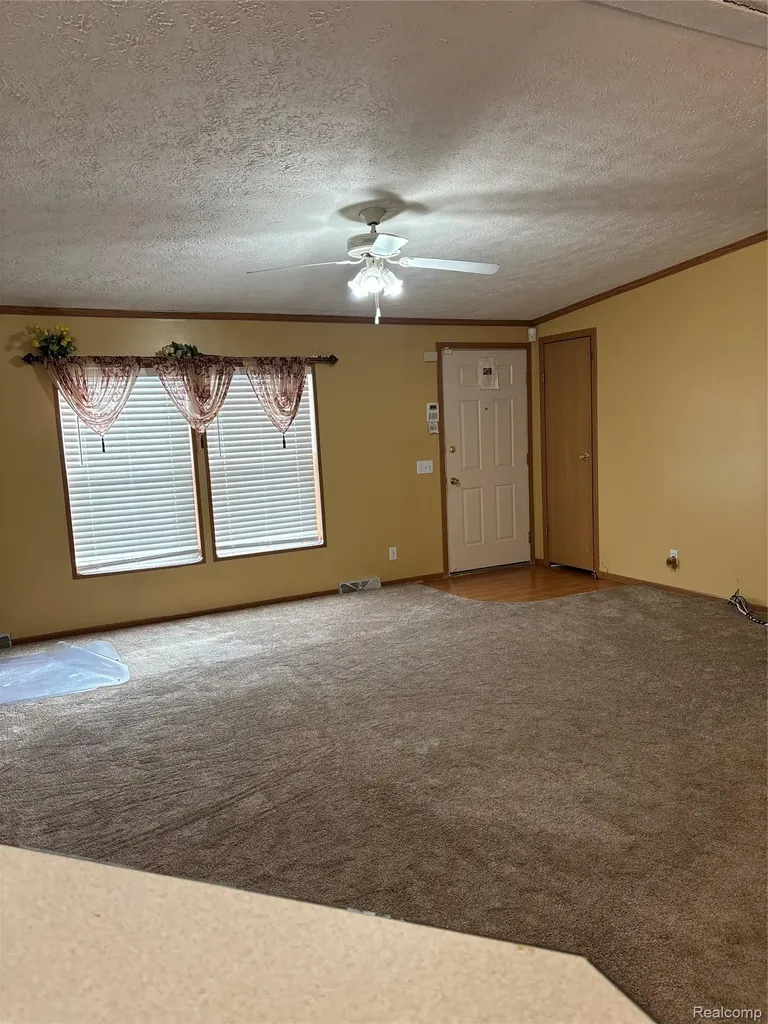 312 Black Oak Flint City MI 48506