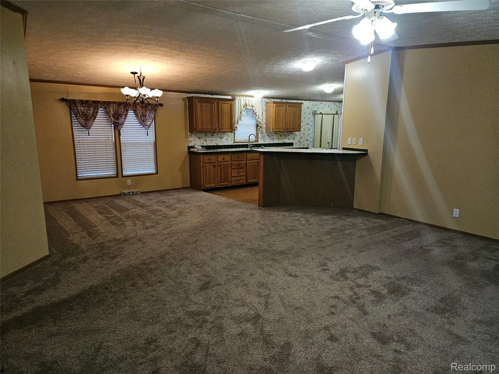 312 Black Oak Flint City MI 48506