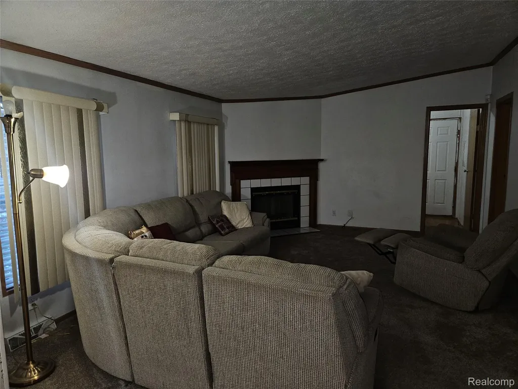 312 Black Oak Flint City MI 48506