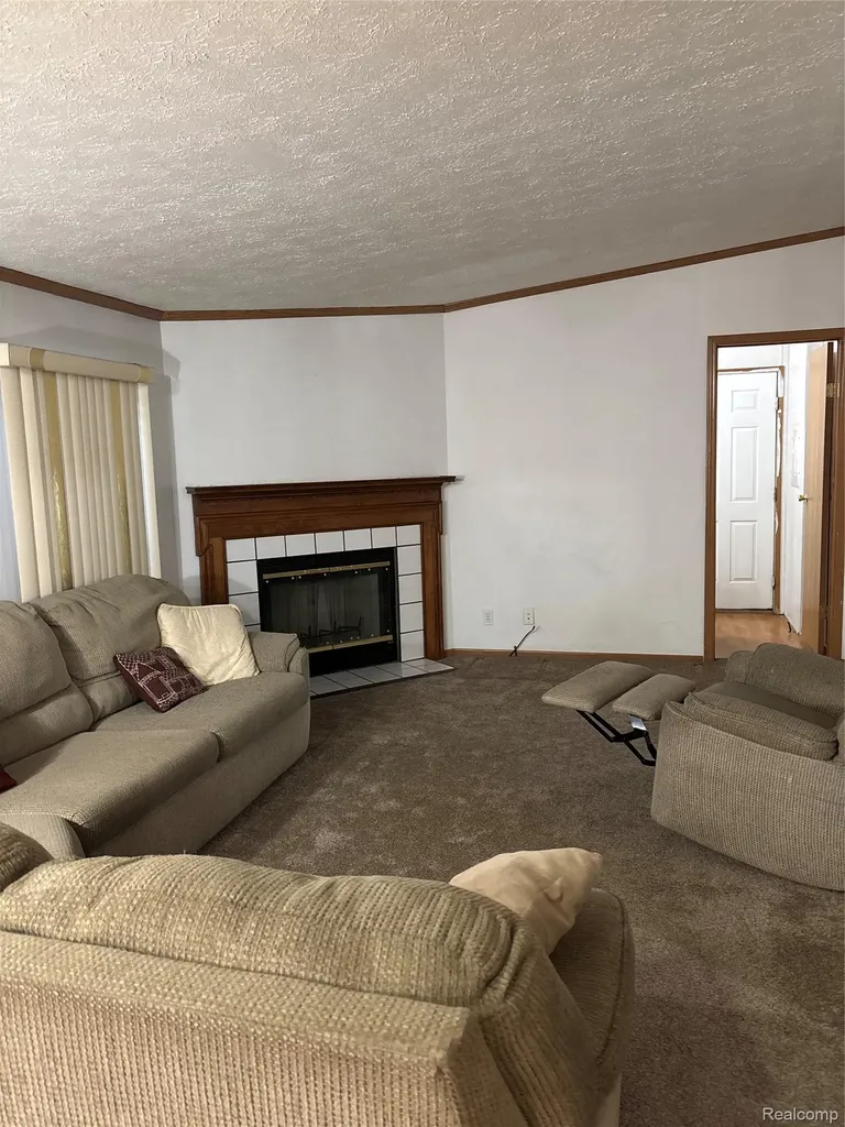 312 Black Oak Flint City MI 48506