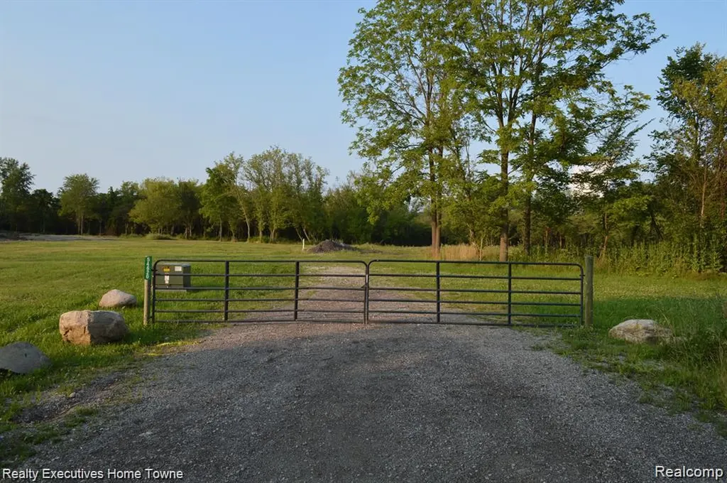 54620 Washington Chesterfield Township MI 48047