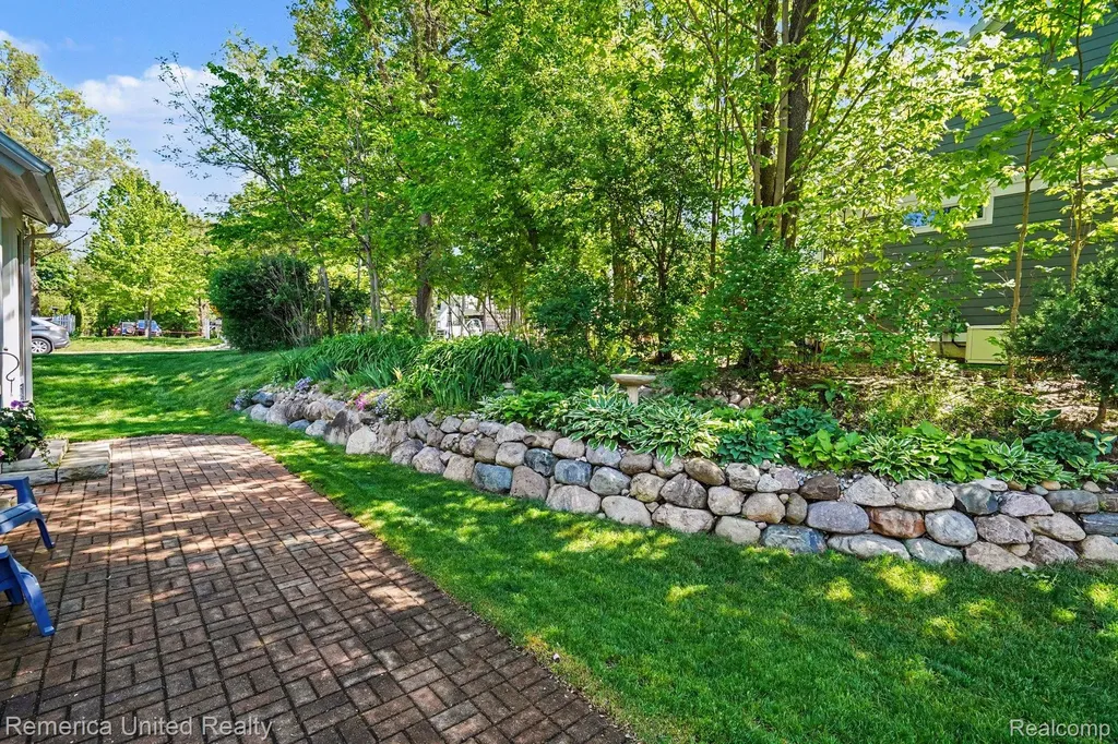 301 River Wood Trail Milford Village MI 48381