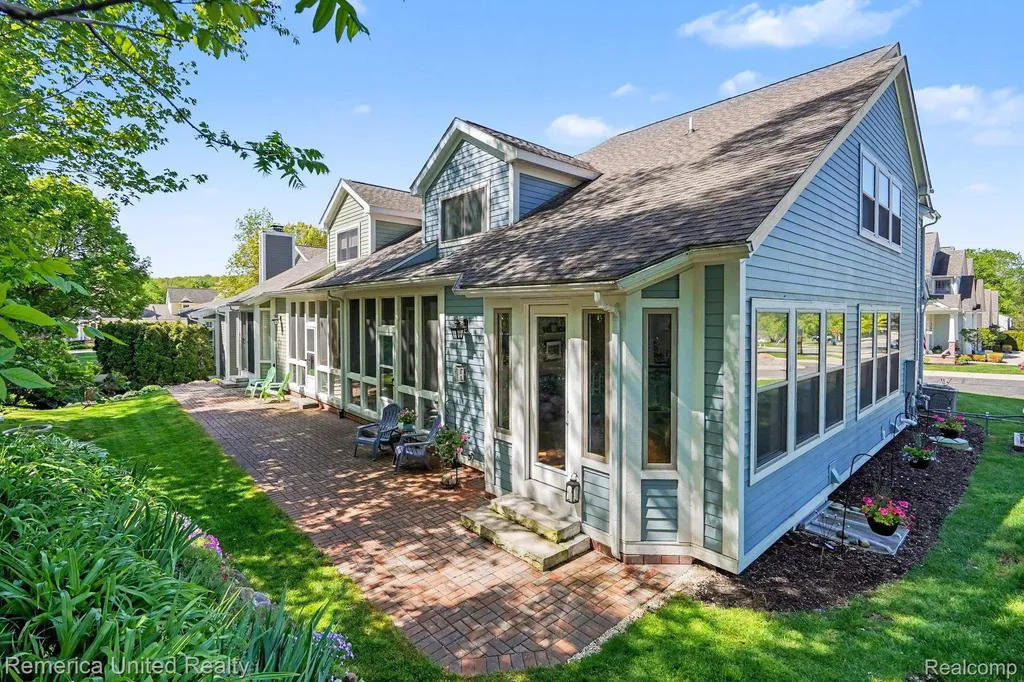 301 River Wood Trail Milford Village MI 48381