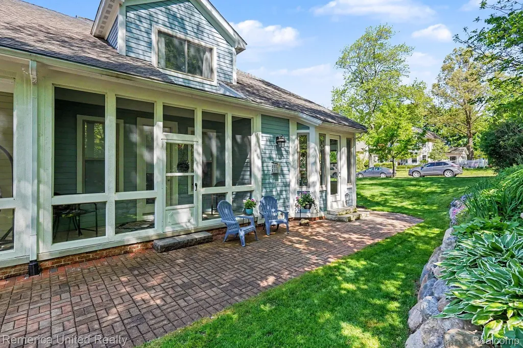 301 River Wood Trail Milford Village MI 48381