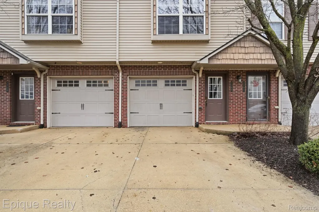 2206 Knotty Pine Trail Howell City MI 48855
