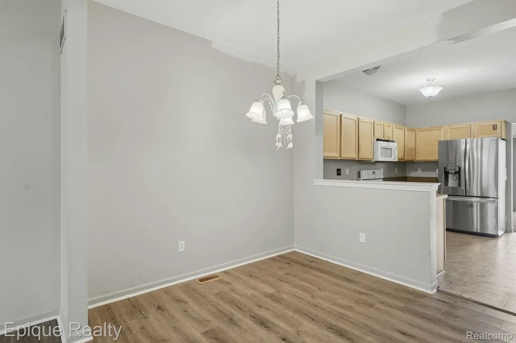 2206 Knotty Pine Trail Howell City MI 48855