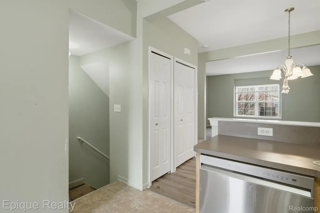 2206 Knotty Pine Trail Howell City MI 48855