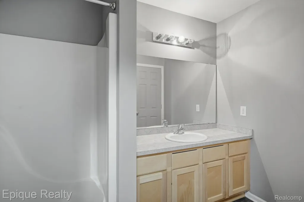2206 Knotty Pine Trail Howell City MI 48855