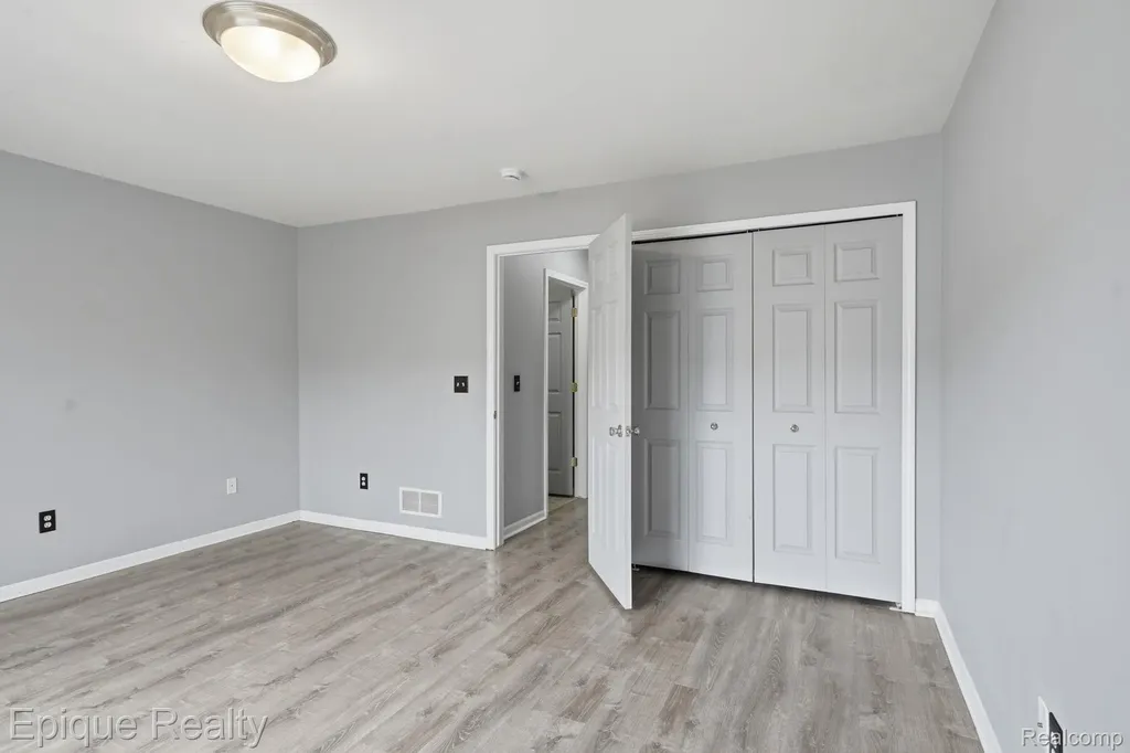 2206 Knotty Pine Trail Howell City MI 48855