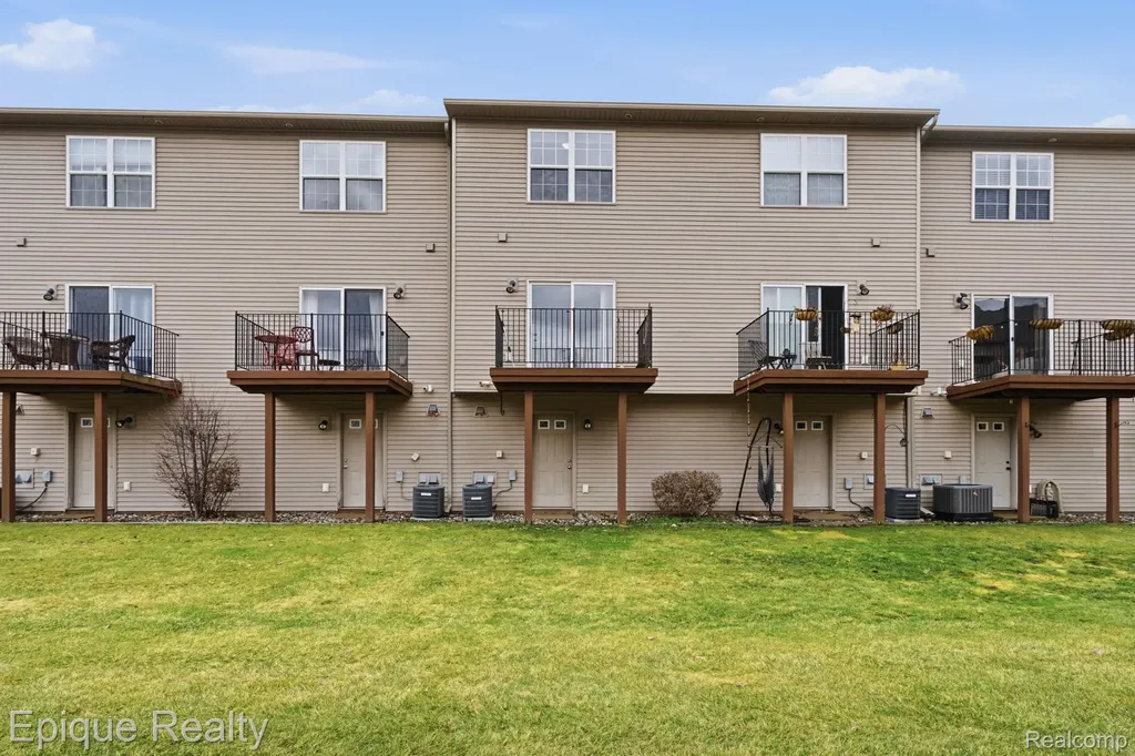 2206 Knotty Pine Trail Howell City MI 48855