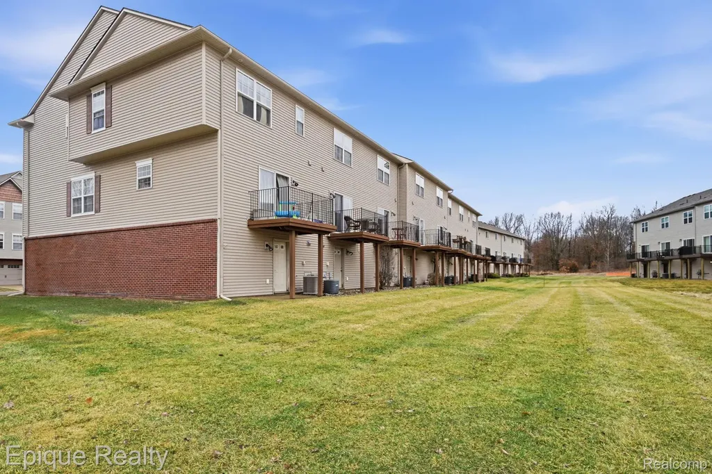 2206 Knotty Pine Trail Howell City MI 48855