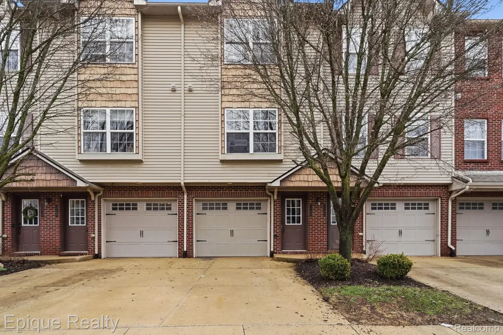 2206 Knotty Pine Trail Howell City MI 48855