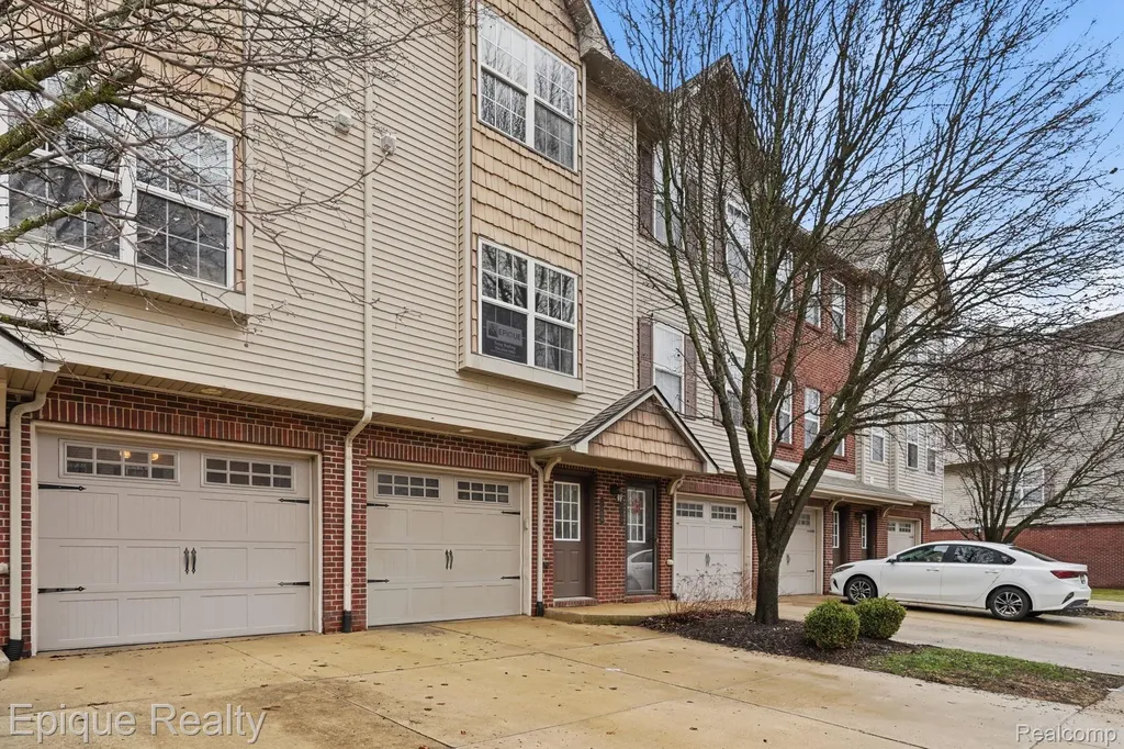 2206 Knotty Pine Trail Howell City MI 48855