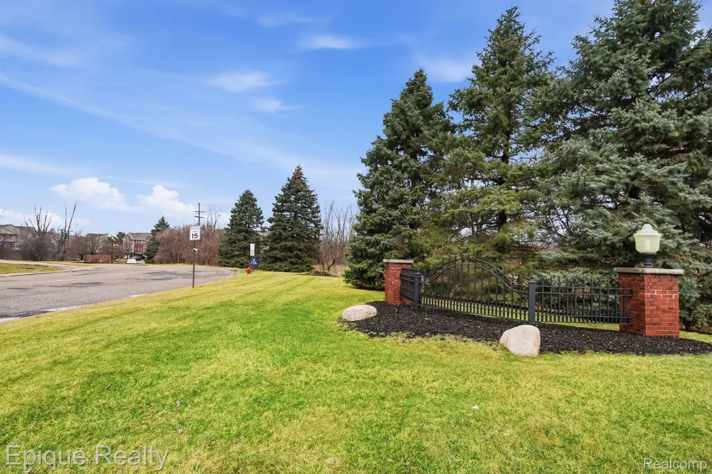 2206 Knotty Pine Trail Howell City MI 48855