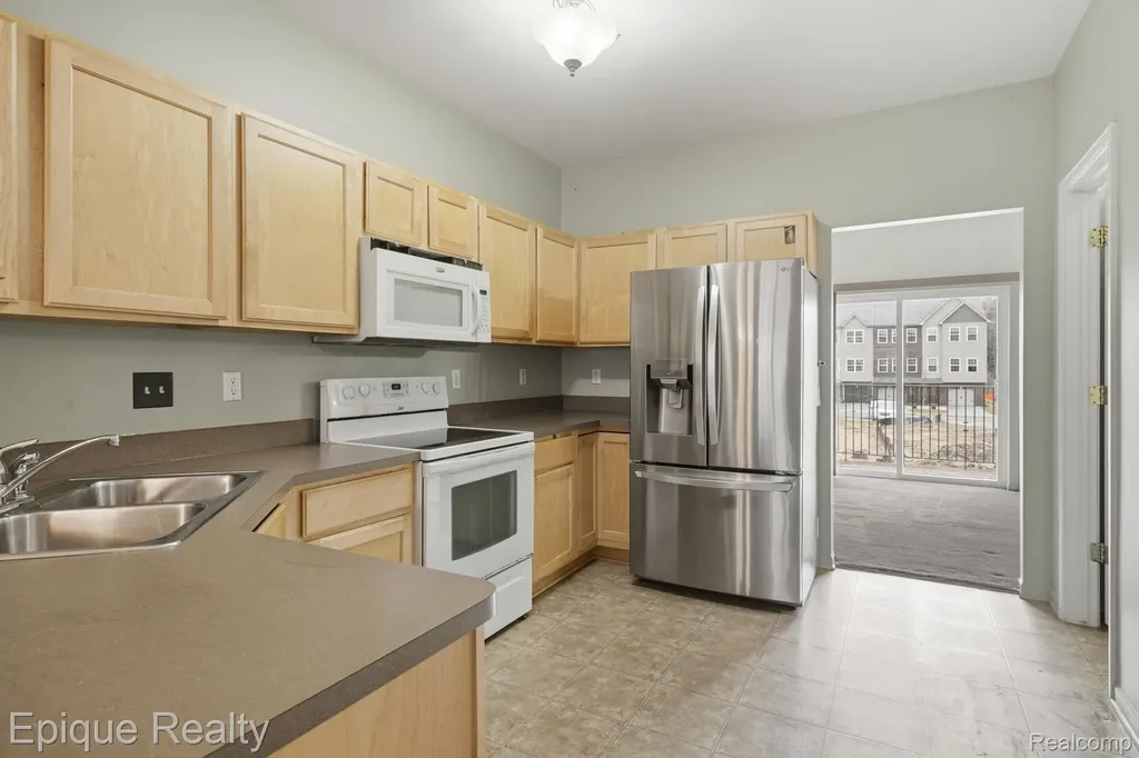 2206 Knotty Pine Trail Howell City MI 48855