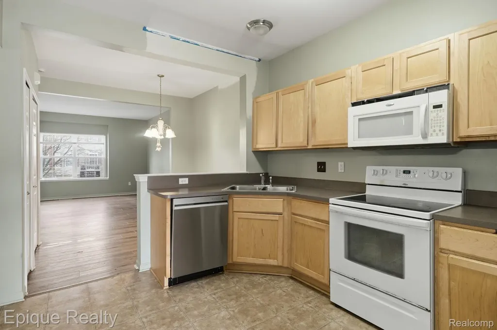 2206 Knotty Pine Trail Howell City MI 48855