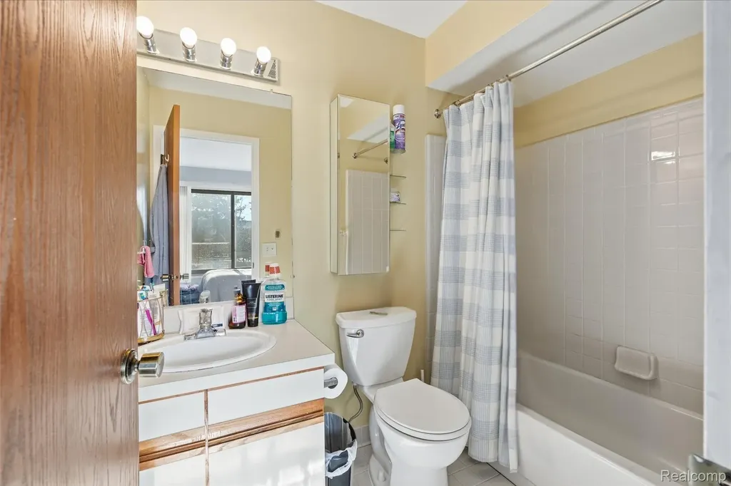 20148 Evergreen Meadows Road Southfield City MI 48076