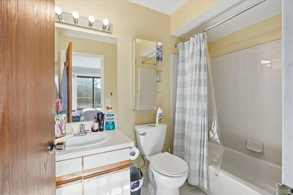 20148 Evergreen Meadows Road Southfield City MI 48076