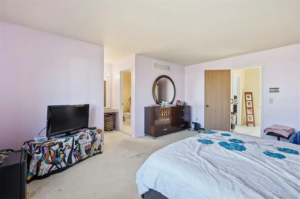 20148 Evergreen Meadows Road Southfield City MI 48076