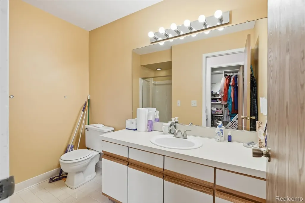 20148 Evergreen Meadows Road Southfield City MI 48076