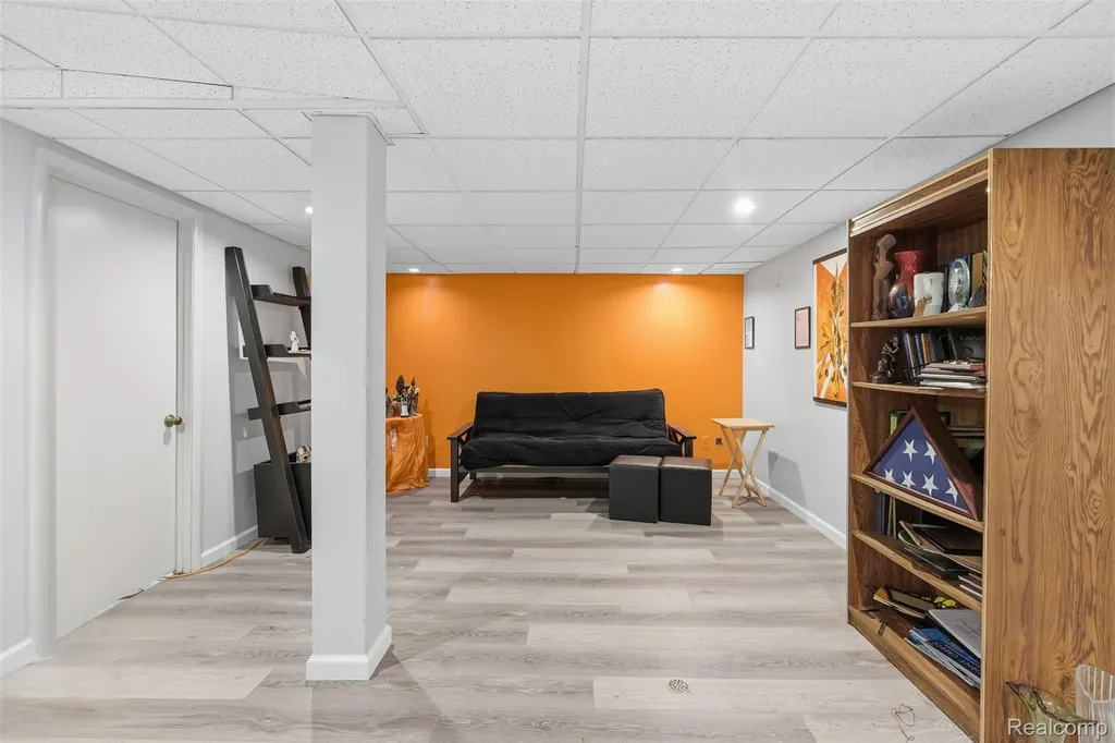 20148 Evergreen Meadows Road Southfield City MI 48076