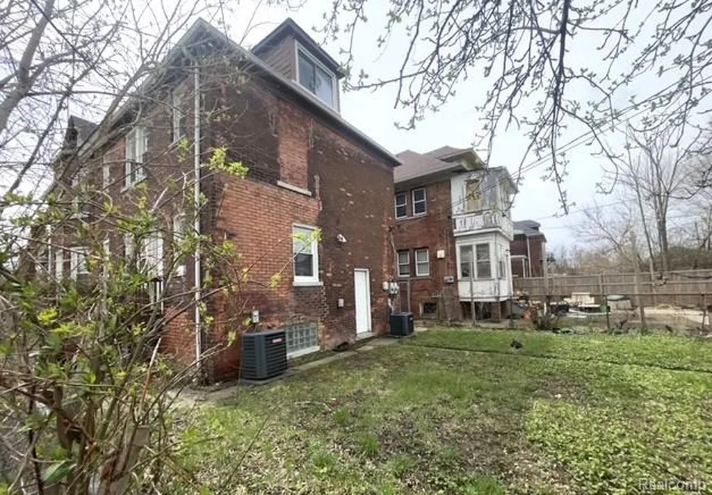 595 Belmont Street Detroit City MI 48202