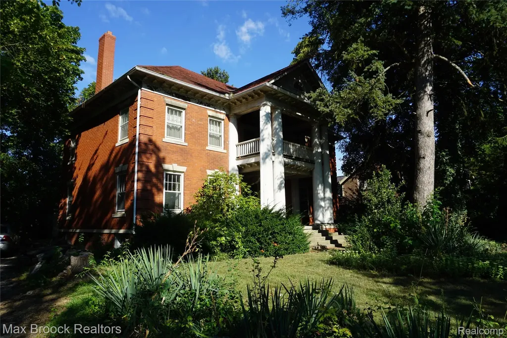 24 Ridge Road Pleasant Ridge City MI 48069