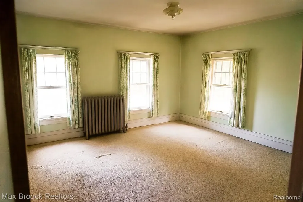 24 Ridge Road Pleasant Ridge City MI 48069