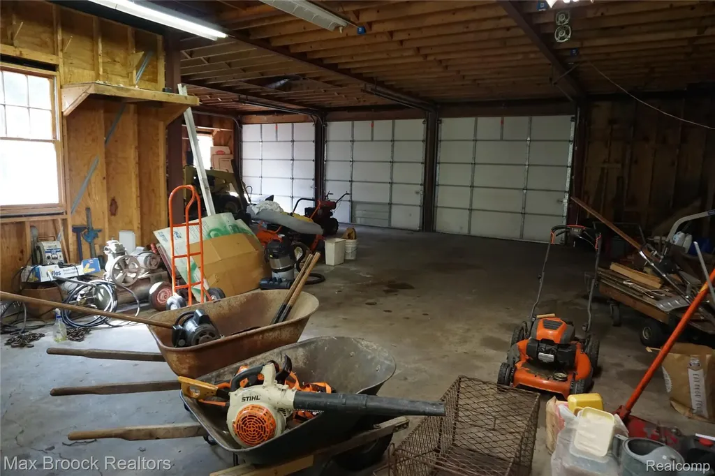 24 Ridge Road Pleasant Ridge City MI 48069