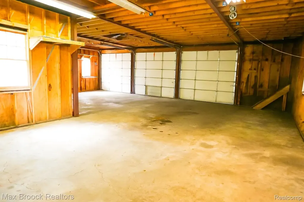 24 Ridge Road Pleasant Ridge City MI 48069