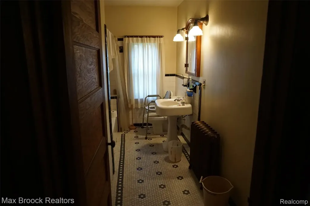 24 Ridge Road Pleasant Ridge City MI 48069