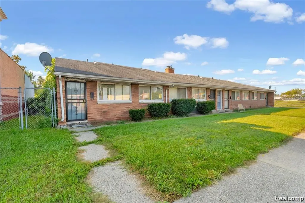 18541 Plymouth Road Detroit City MI 48228