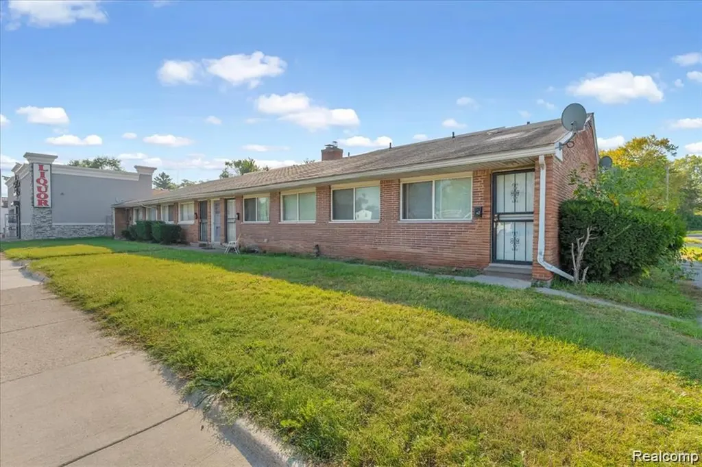 18541 Plymouth Road Detroit City MI 48228