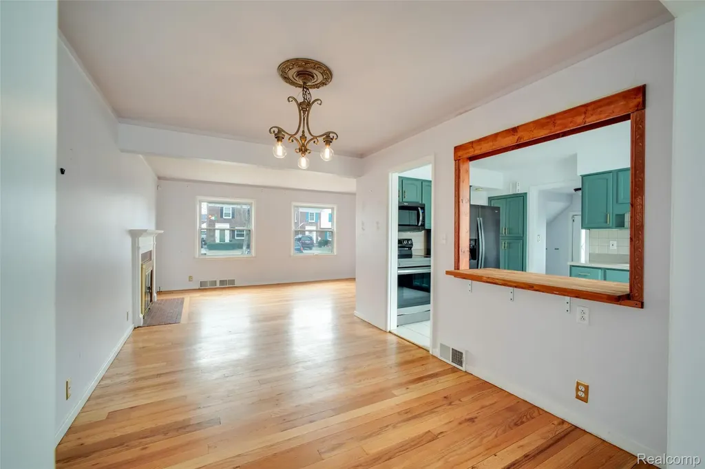 19217 Linville Street Grosse Pointe Woods City MI 48236