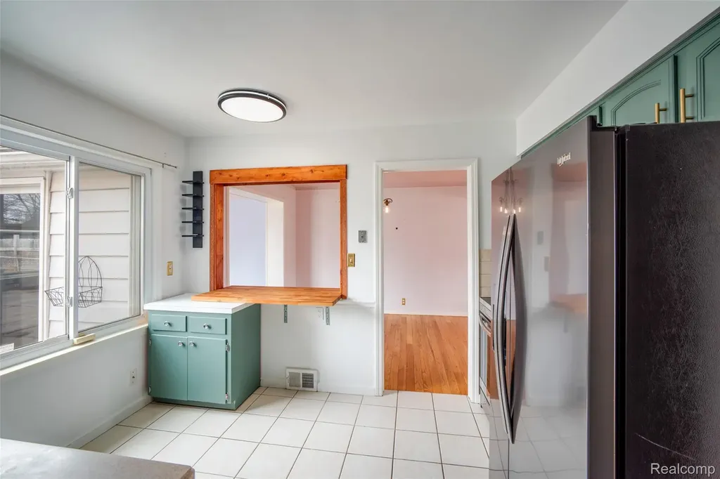 19217 Linville Street Grosse Pointe Woods City MI 48236