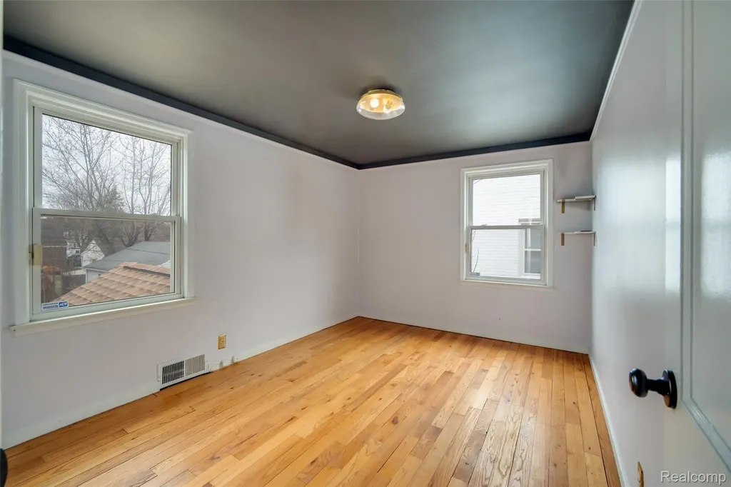 19217 Linville Street Grosse Pointe Woods City MI 48236