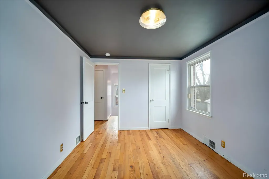 19217 Linville Street Grosse Pointe Woods City MI 48236