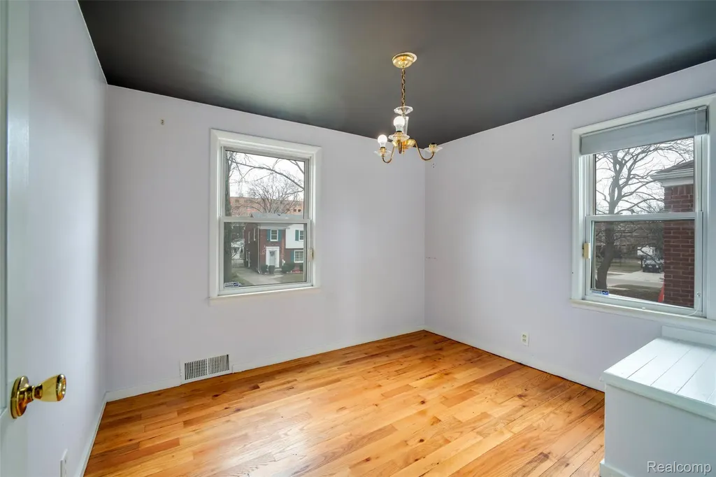 19217 Linville Street Grosse Pointe Woods City MI 48236