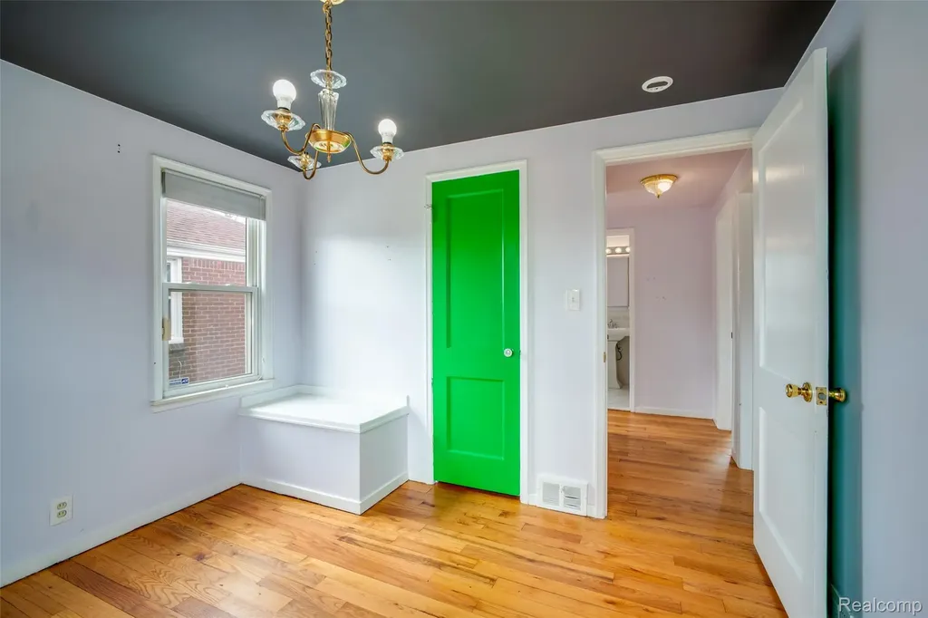 19217 Linville Street Grosse Pointe Woods City MI 48236