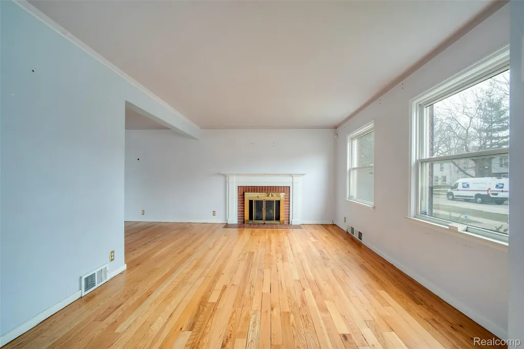 19217 Linville Street Grosse Pointe Woods City MI 48236