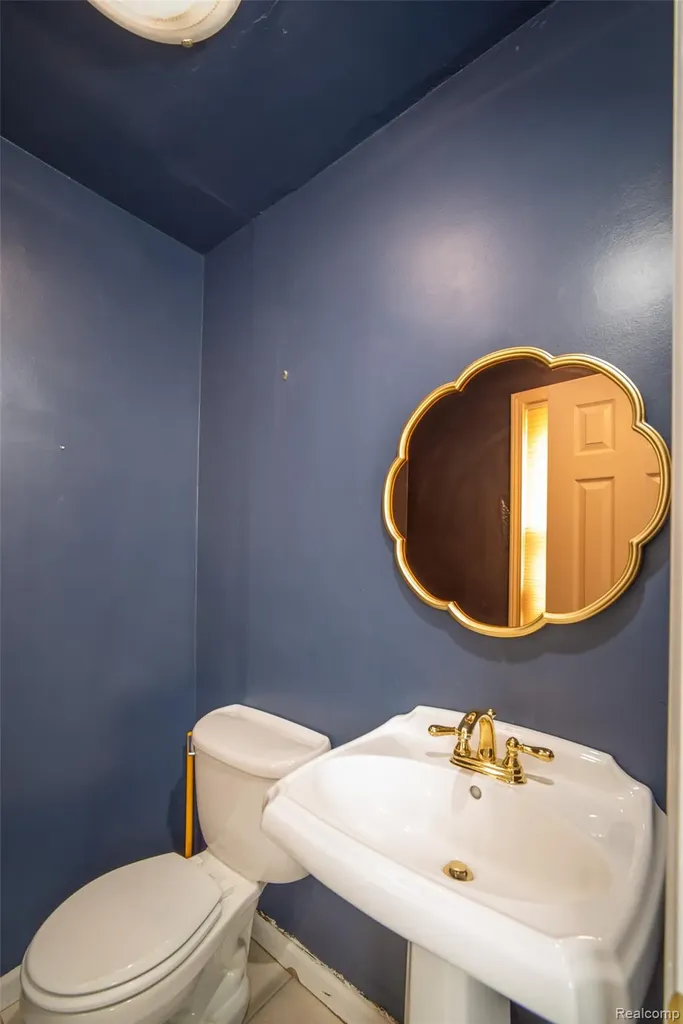19217 Linville Street Grosse Pointe Woods City MI 48236