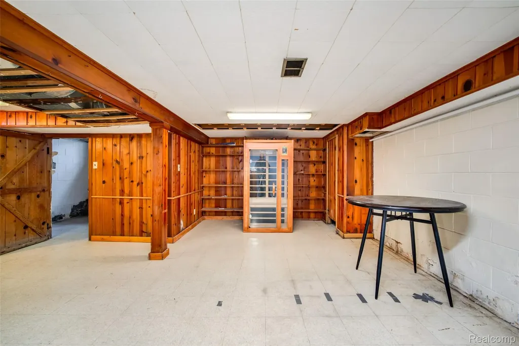 19217 Linville Street Grosse Pointe Woods City MI 48236