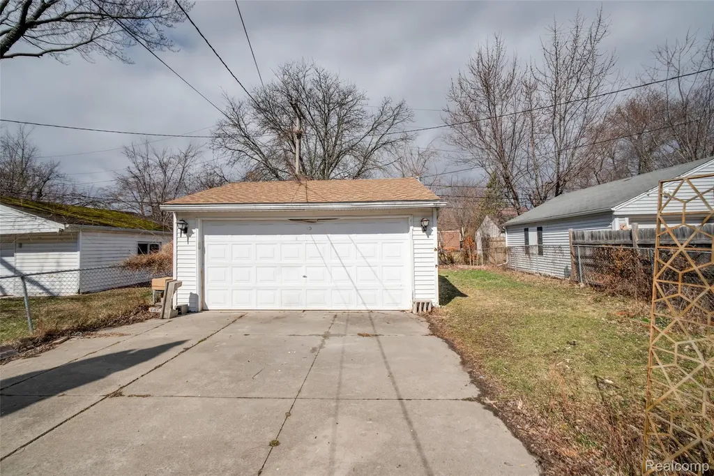 19217 Linville Street Grosse Pointe Woods City MI 48236