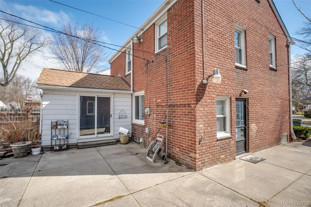 19217 Linville Street Grosse Pointe Woods City MI 48236